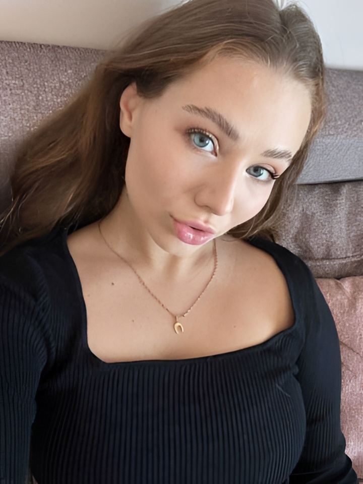 Элина привлекальеная девушка из Зея цена от 10000 руб