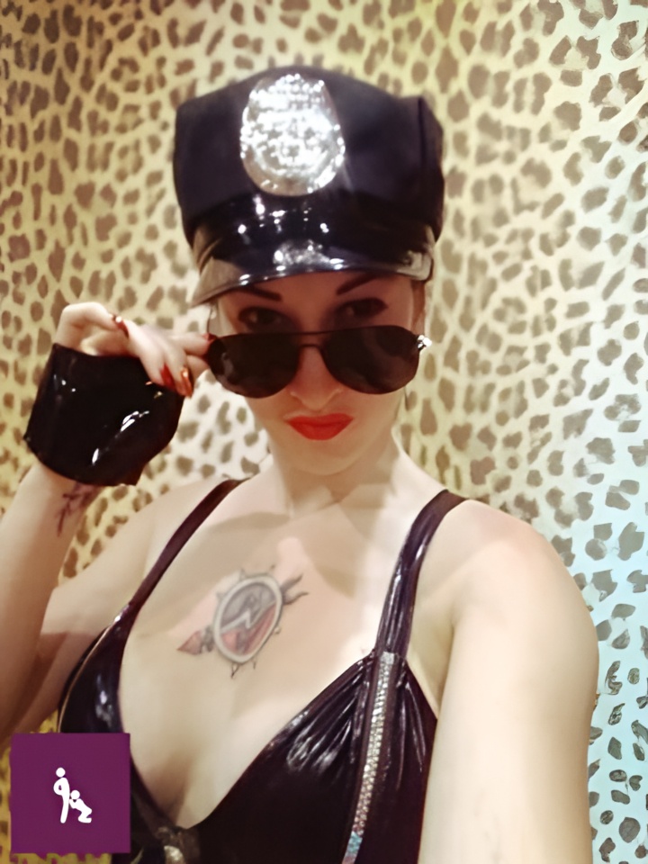 Софа привлекальеная девушка из Зея цена от 5000 руб