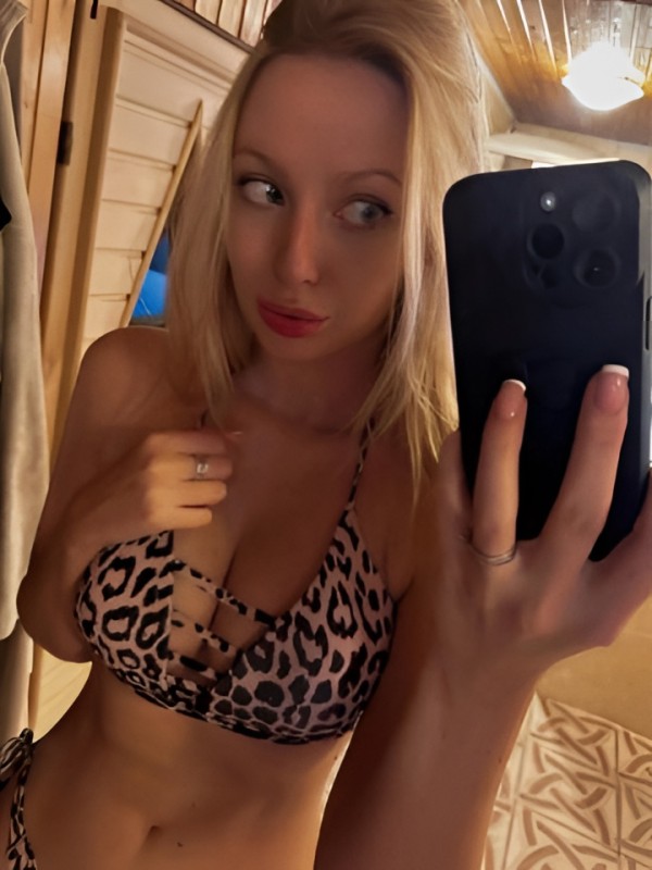 Рената привлекательная девушка из Зея цена от 2000 руб