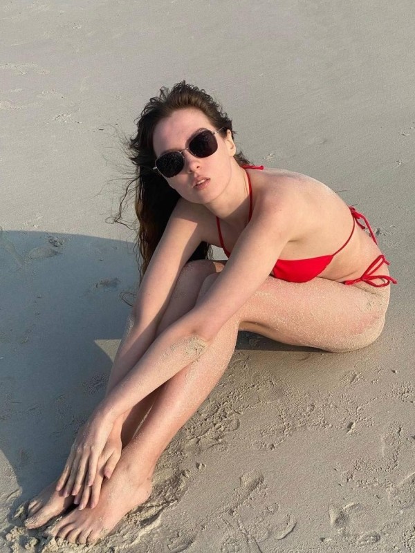 Оля привлекательная девушка из Зея цена от 7000 руб